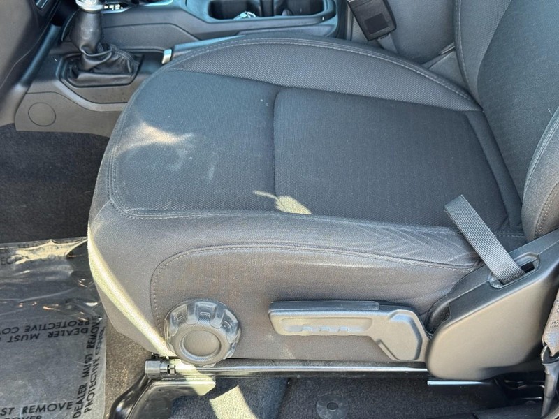Jeep Wrangler Vehicle Full-screen Gallery Image 17