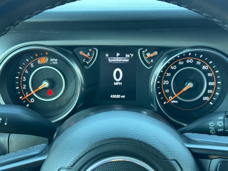 Jeep Wrangler Vehicle Full-screen Gallery Image 21