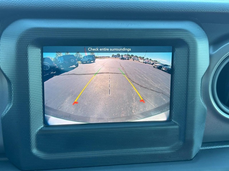 Jeep Wrangler Vehicle Full-screen Gallery Image 23