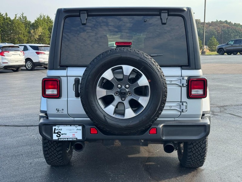 Jeep Wrangler Vehicle Full-screen Gallery Image 4