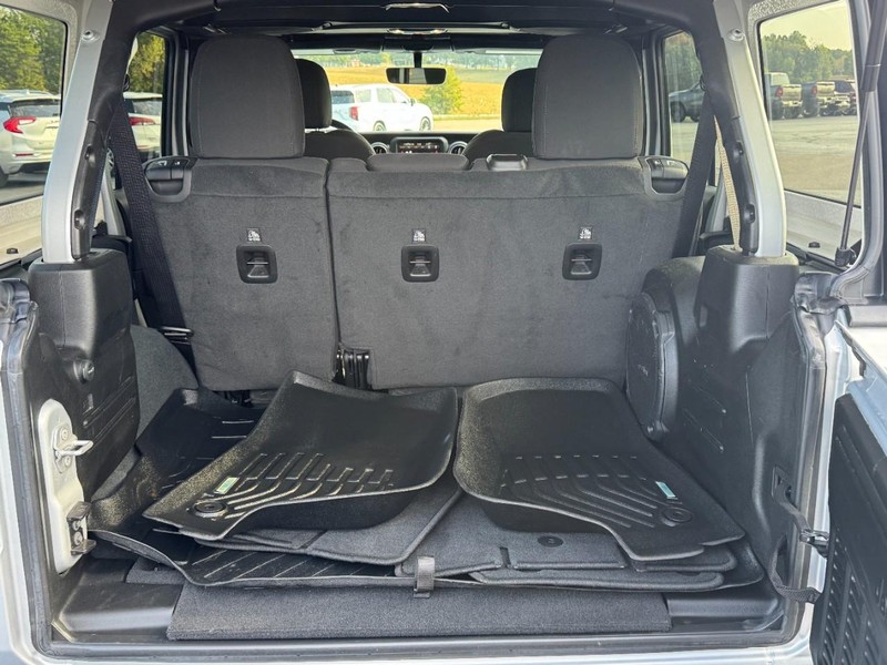 Jeep Wrangler Vehicle Full-screen Gallery Image 5