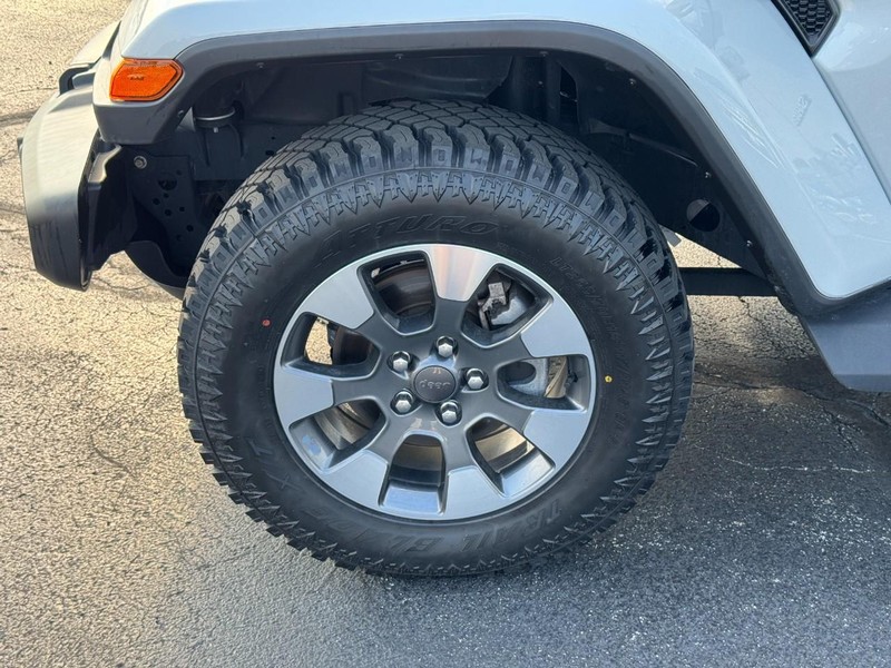 Jeep Wrangler Vehicle Full-screen Gallery Image 7