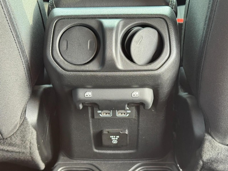 Jeep Wrangler Vehicle Full-screen Gallery Image 11