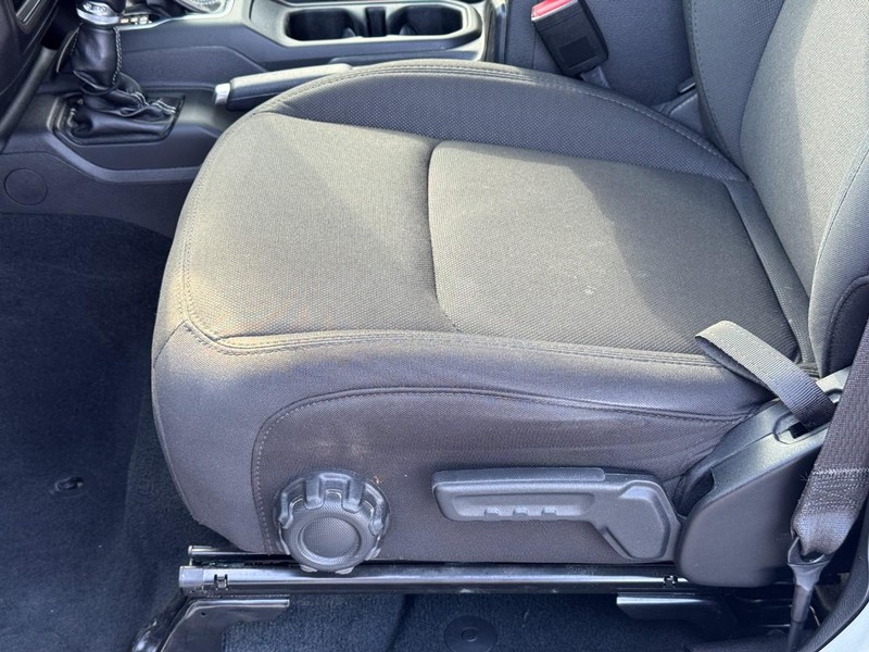 Jeep Wrangler Vehicle Full-screen Gallery Image 17