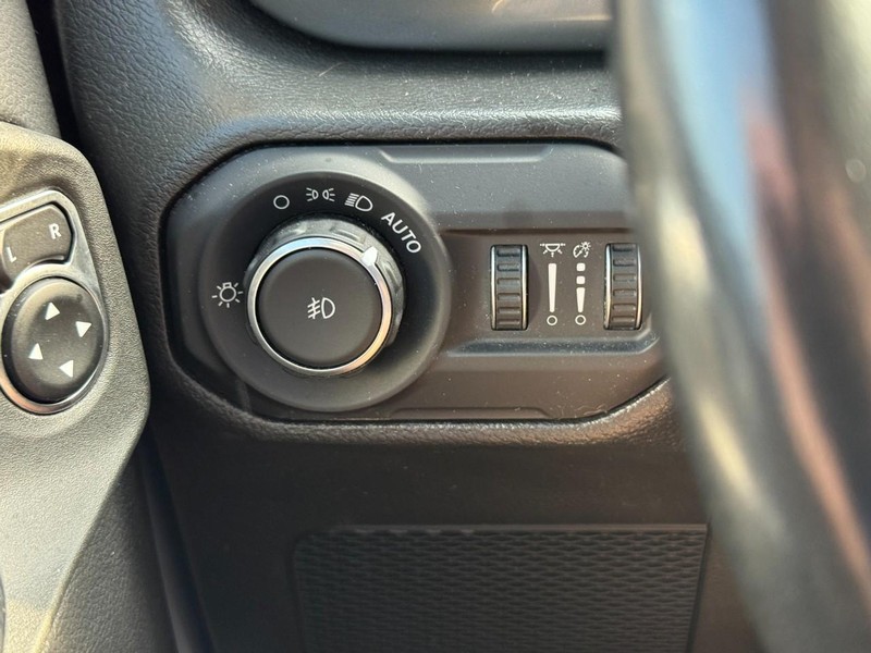 Jeep Wrangler Vehicle Full-screen Gallery Image 18