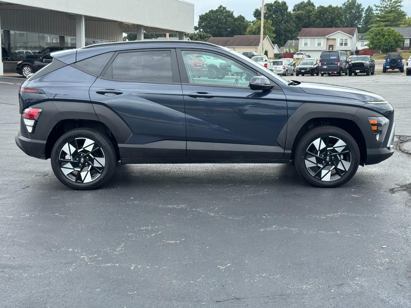 Hyundai Kona Vehicle Full-screen Gallery Image 2