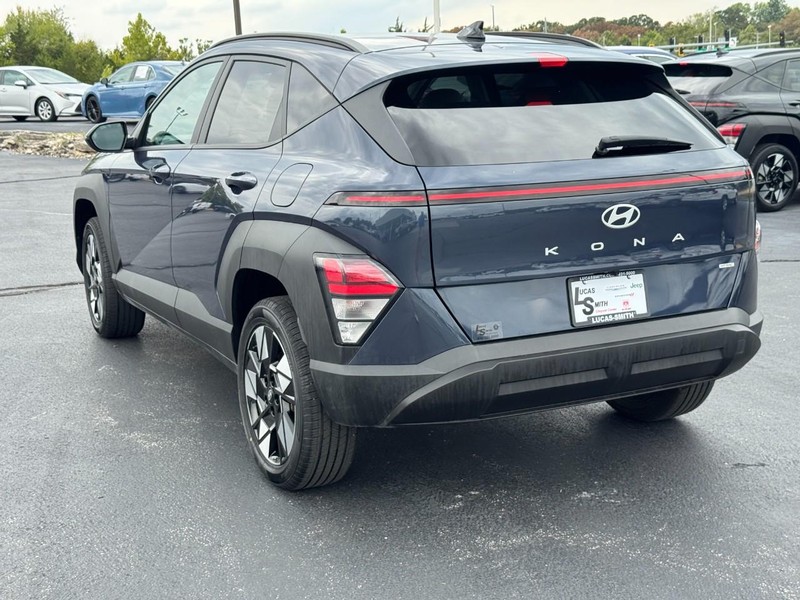 Hyundai Kona Vehicle Full-screen Gallery Image 6