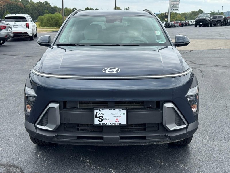 Hyundai Kona Vehicle Full-screen Gallery Image 9