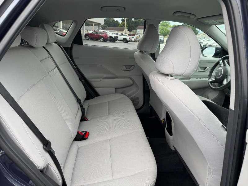 Hyundai Kona Vehicle Full-screen Gallery Image 10