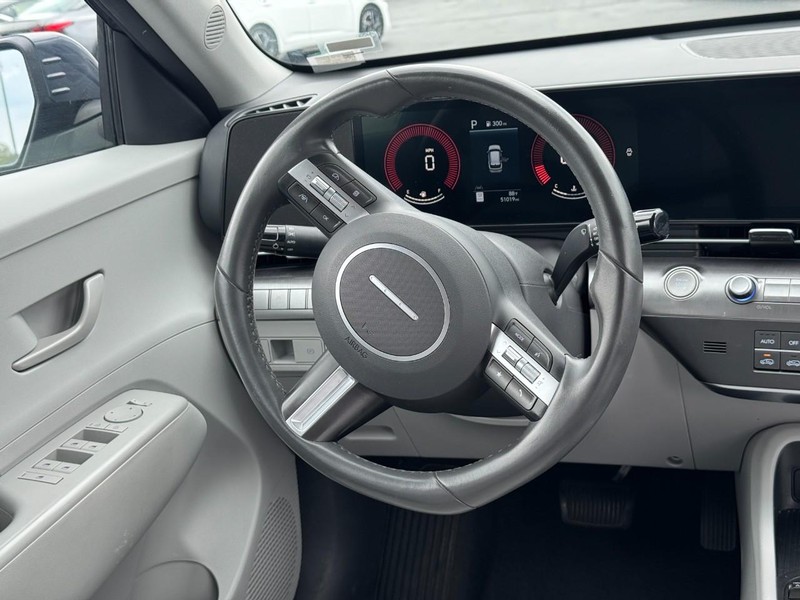 Hyundai Kona Vehicle Full-screen Gallery Image 13