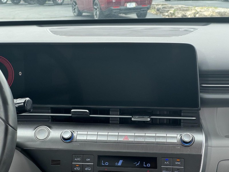 Hyundai Kona Vehicle Full-screen Gallery Image 14