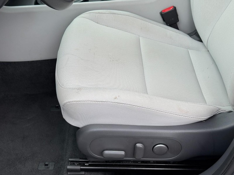 Hyundai Kona Vehicle Full-screen Gallery Image 17