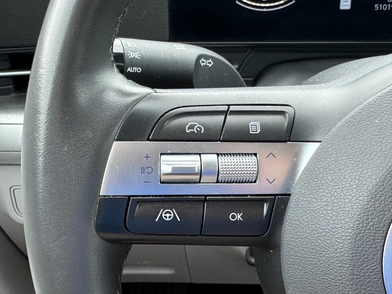 Hyundai Kona Vehicle Full-screen Gallery Image 19