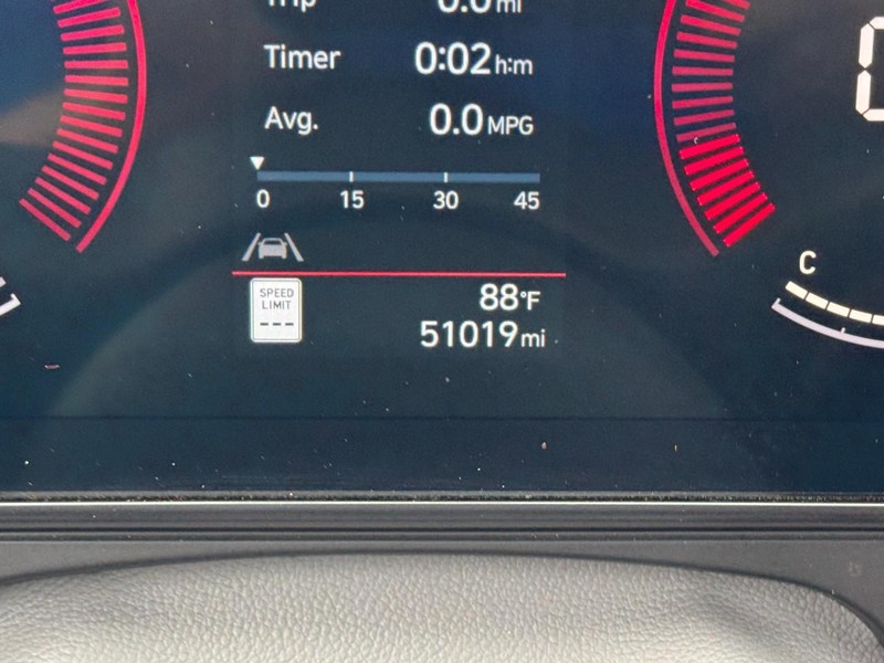 Hyundai Kona Vehicle Full-screen Gallery Image 22