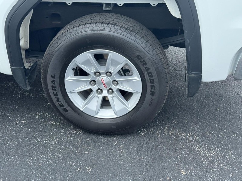 GMC Sierra 1500 Vehicle Full-screen Gallery Image 8