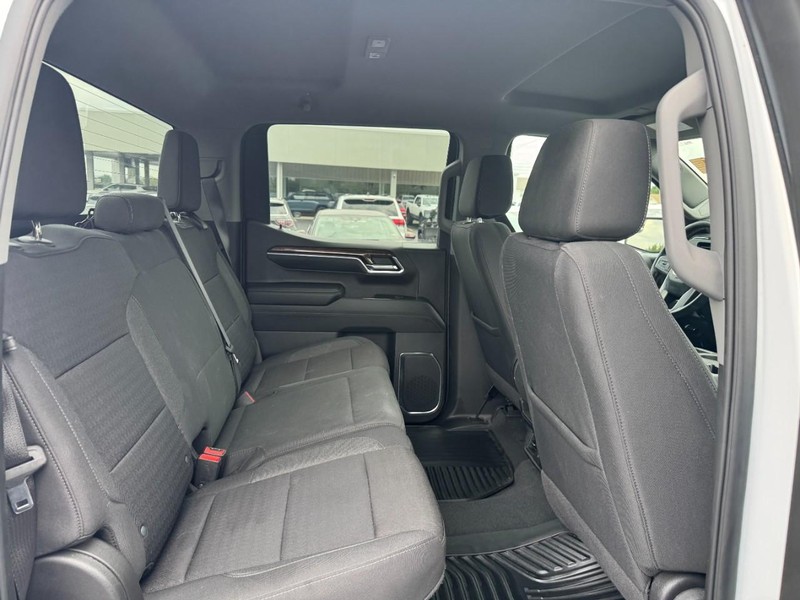 GMC Sierra 1500 Vehicle Full-screen Gallery Image 11