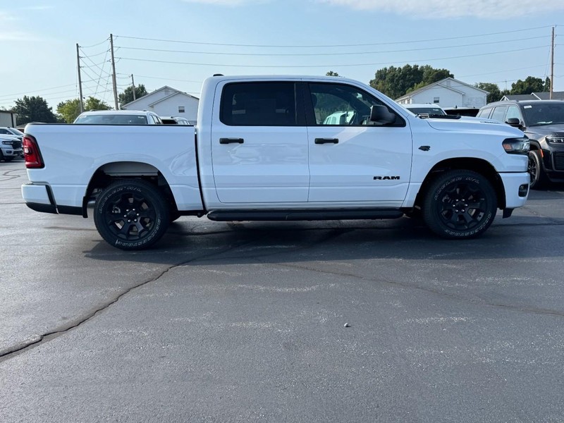 Ram 1500 Vehicle Full-screen Gallery Image 2