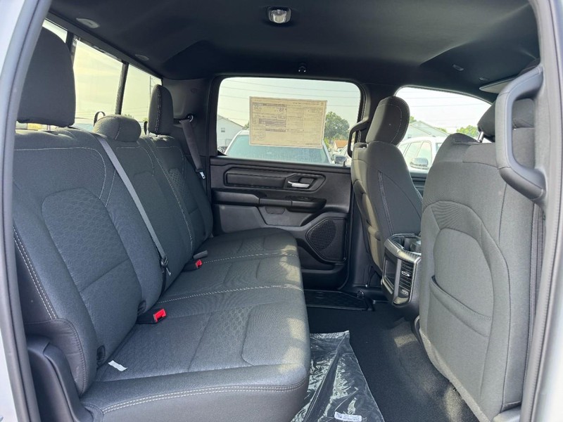 Ram 1500 Vehicle Full-screen Gallery Image 5
