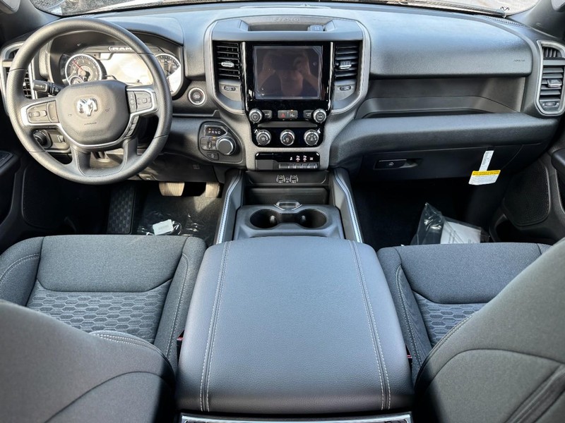 Ram 1500 Vehicle Full-screen Gallery Image 6