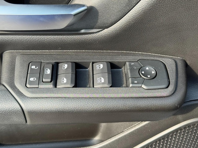 Ram 1500 Vehicle Full-screen Gallery Image 9