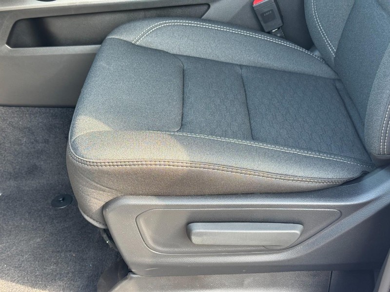 Ram 1500 Vehicle Full-screen Gallery Image 10
