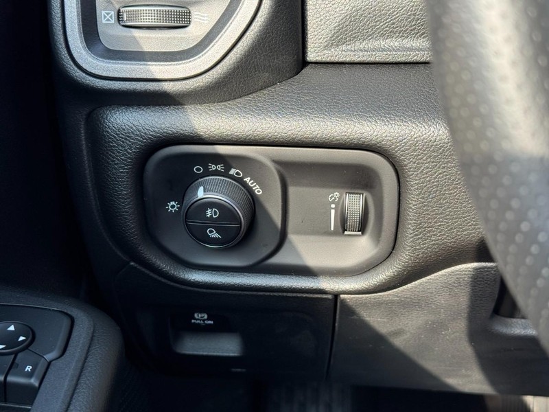 Ram 1500 Vehicle Full-screen Gallery Image 11