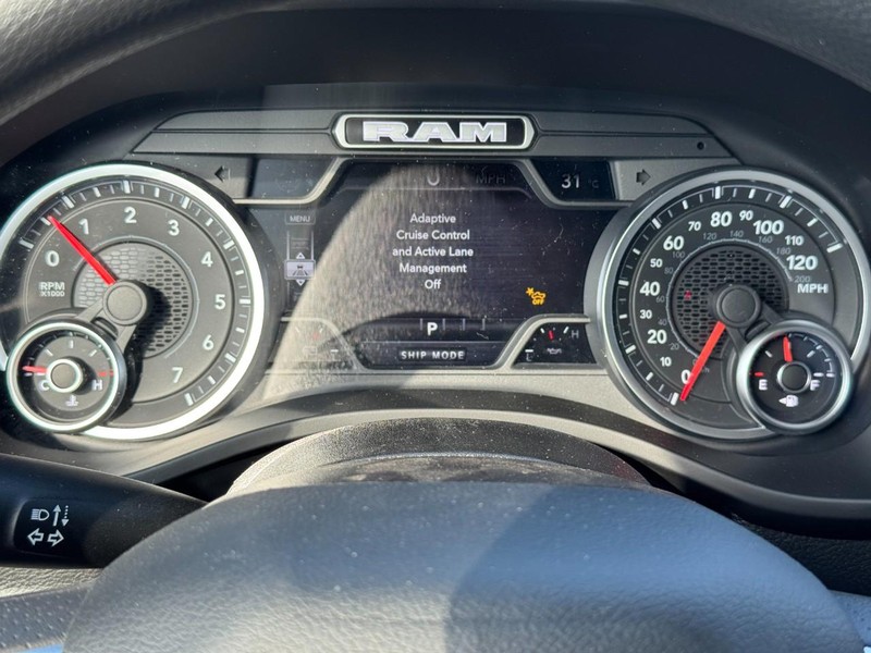 Ram 1500 Vehicle Full-screen Gallery Image 14