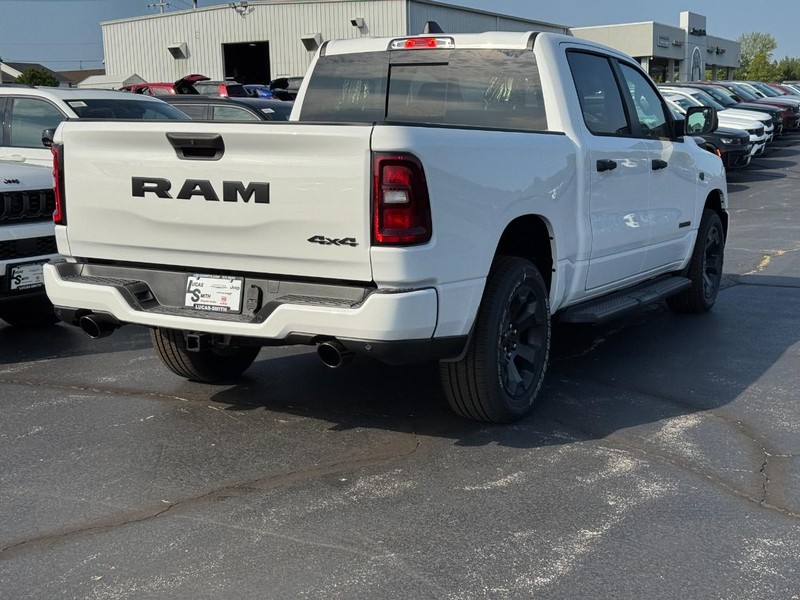Ram 1500 Vehicle Full-screen Gallery Image 4
