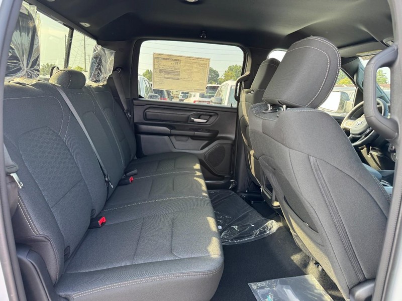 Ram 1500 Vehicle Full-screen Gallery Image 5