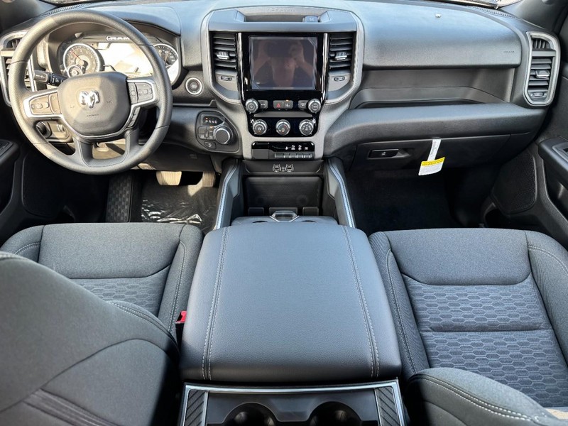 Ram 1500 Vehicle Full-screen Gallery Image 6