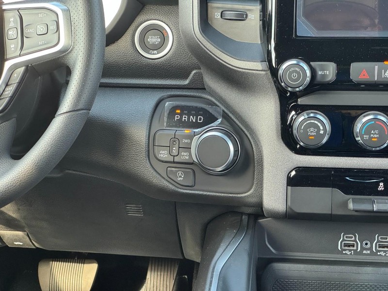 Ram 1500 Vehicle Full-screen Gallery Image 9