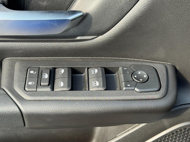 Ram 1500 Vehicle Full-screen Gallery Image 10