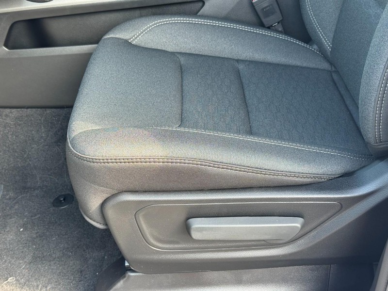 Ram 1500 Vehicle Full-screen Gallery Image 11