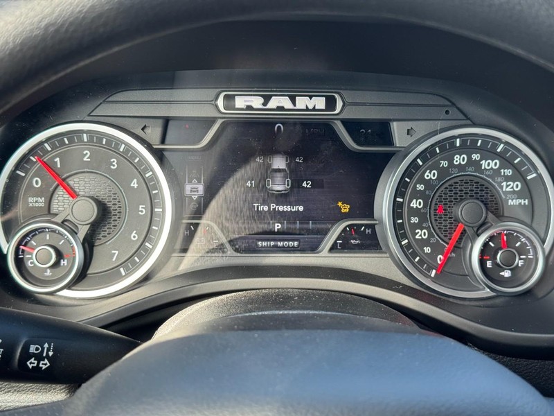 Ram 1500 Vehicle Full-screen Gallery Image 15