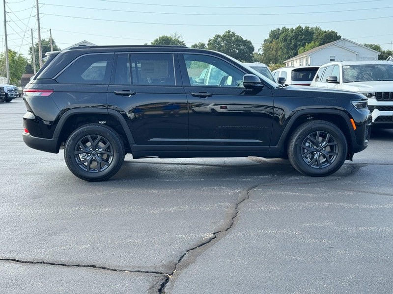 Jeep Grand Cherokee Vehicle Full-screen Gallery Image 2