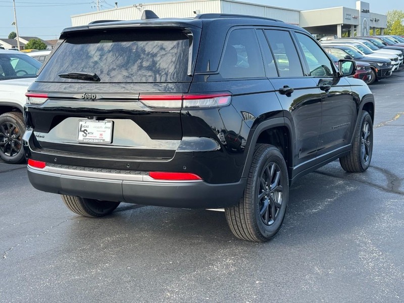 Jeep Grand Cherokee Vehicle Full-screen Gallery Image 3