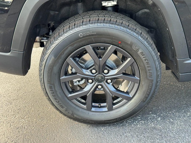 Jeep Grand Cherokee Vehicle Full-screen Gallery Image 4