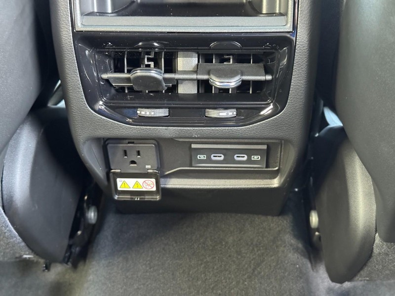 Jeep Grand Cherokee Vehicle Full-screen Gallery Image 6