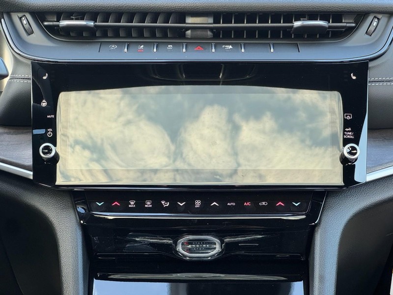 Jeep Grand Cherokee Vehicle Full-screen Gallery Image 9