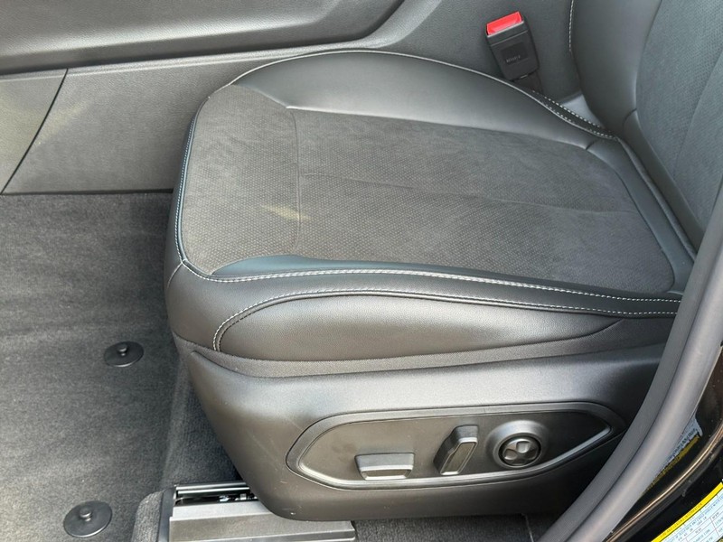 Jeep Grand Cherokee Vehicle Full-screen Gallery Image 12