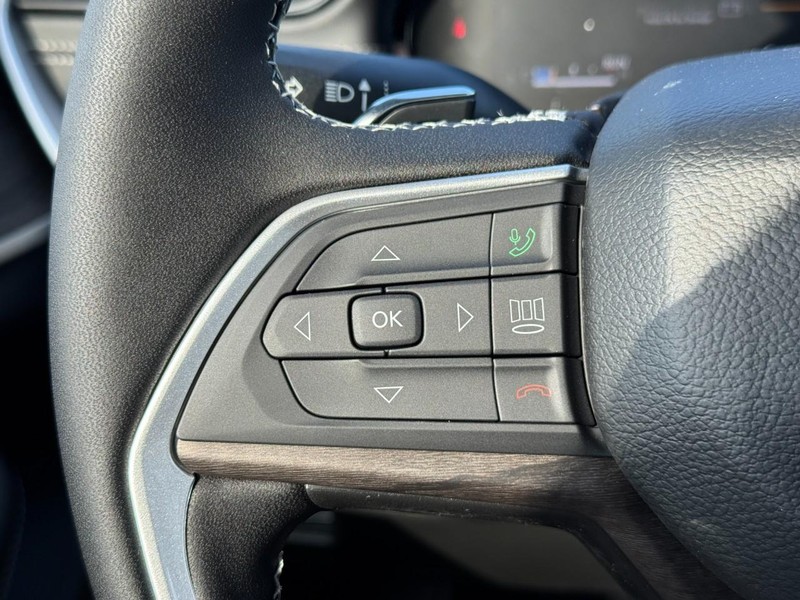 Jeep Grand Cherokee Vehicle Full-screen Gallery Image 14