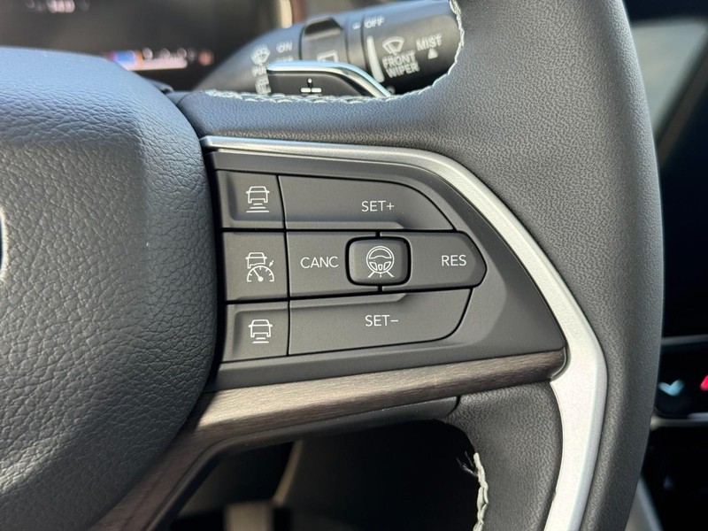 Jeep Grand Cherokee Vehicle Full-screen Gallery Image 15