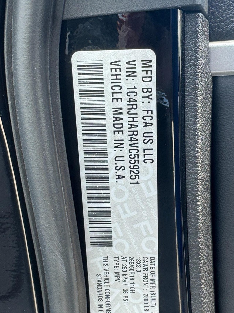 Jeep Grand Cherokee Vehicle Full-screen Gallery Image 19