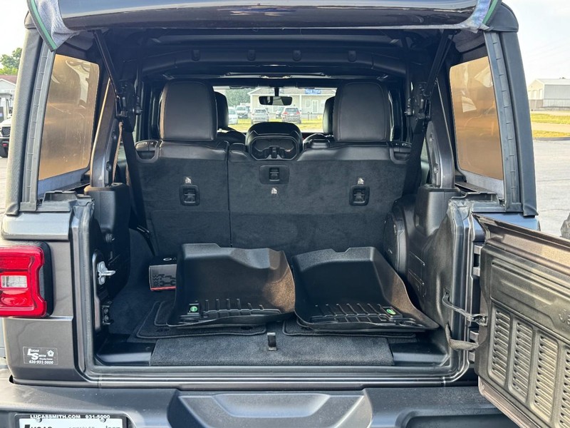 Jeep Wrangler Unlimited Vehicle Full-screen Gallery Image 5