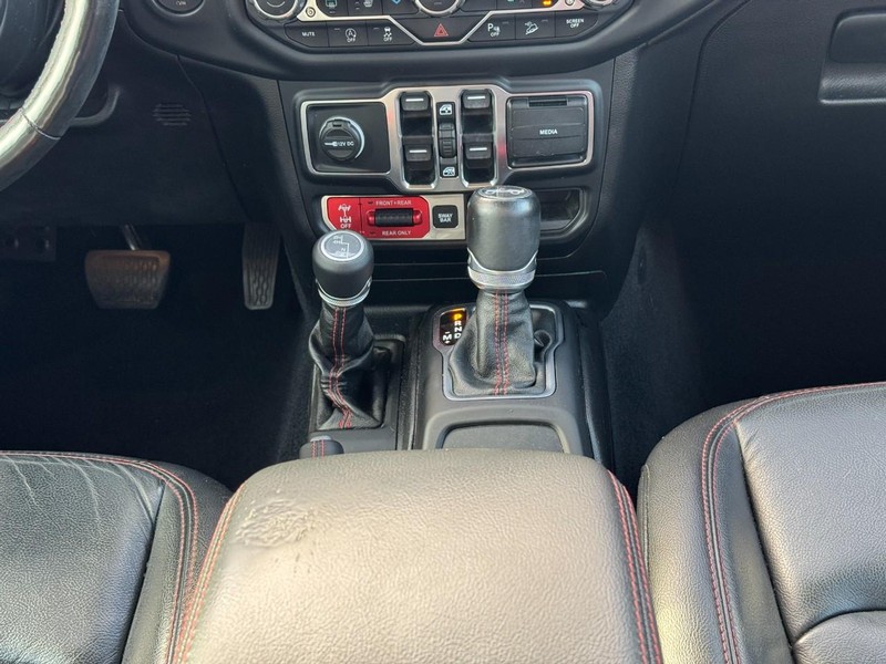 Jeep Wrangler Unlimited Vehicle Full-screen Gallery Image 15
