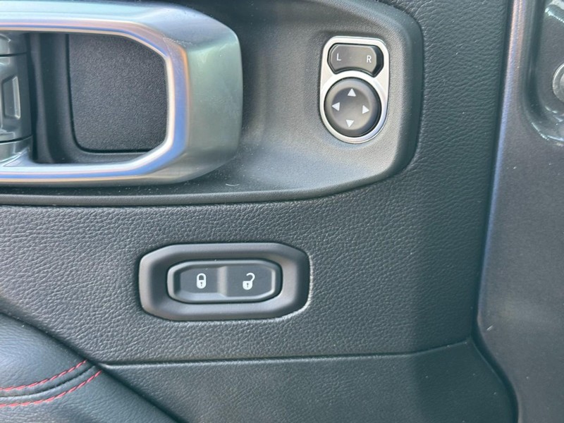 Jeep Wrangler Unlimited Vehicle Full-screen Gallery Image 16
