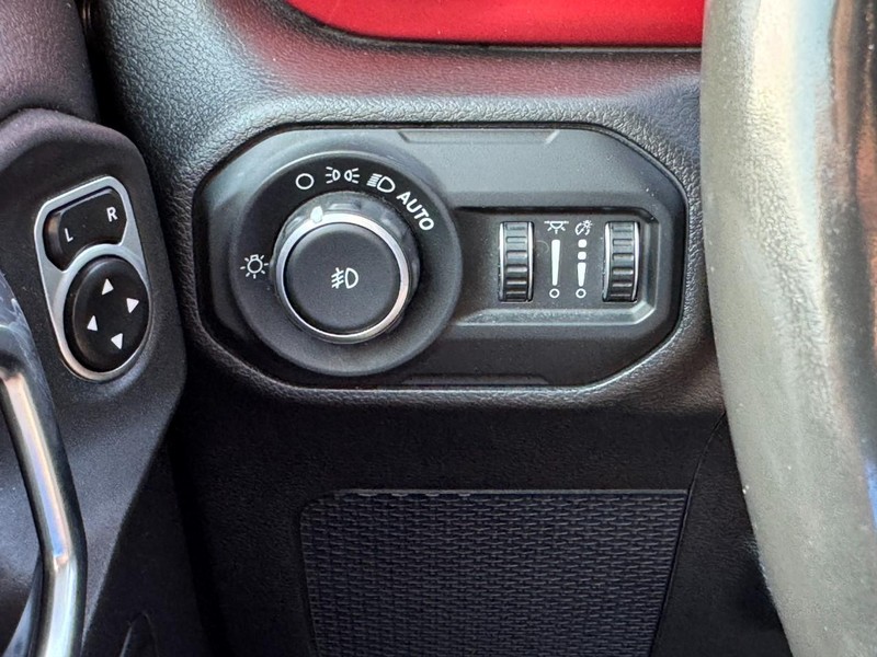 Jeep Wrangler Unlimited Vehicle Full-screen Gallery Image 18