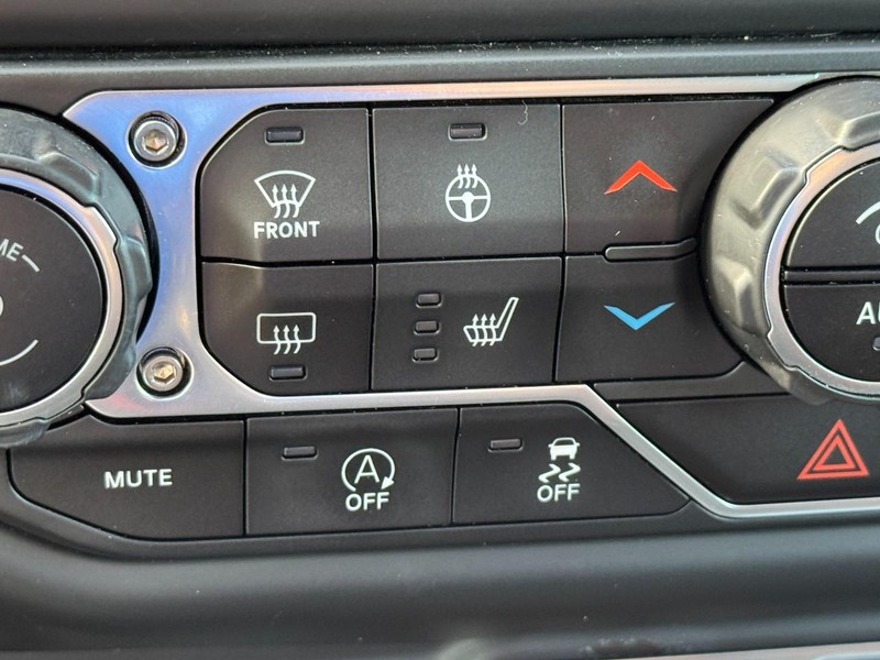 Jeep Wrangler Unlimited Vehicle Full-screen Gallery Image 24