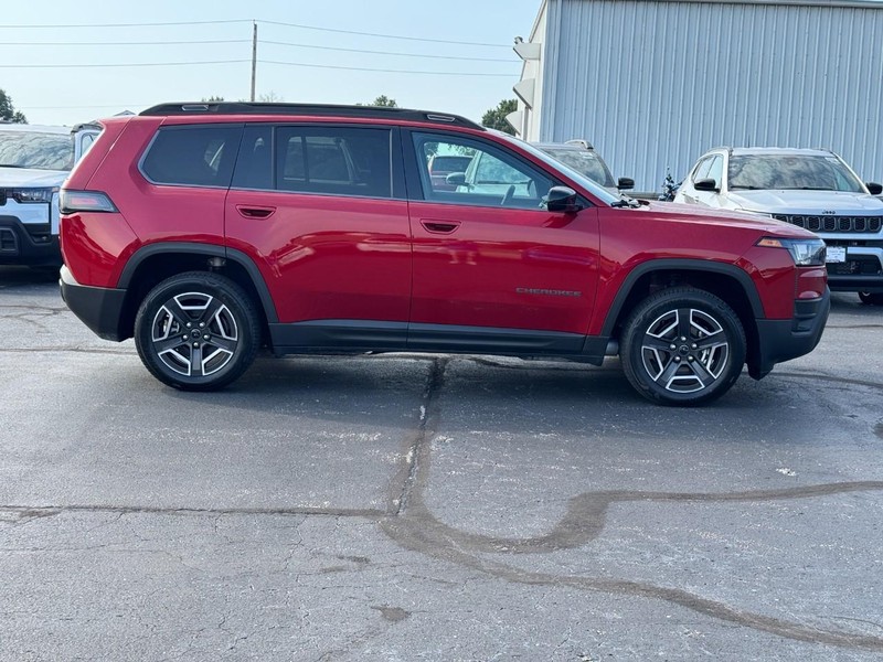 Jeep Cherokee Vehicle Full-screen Gallery Image 2