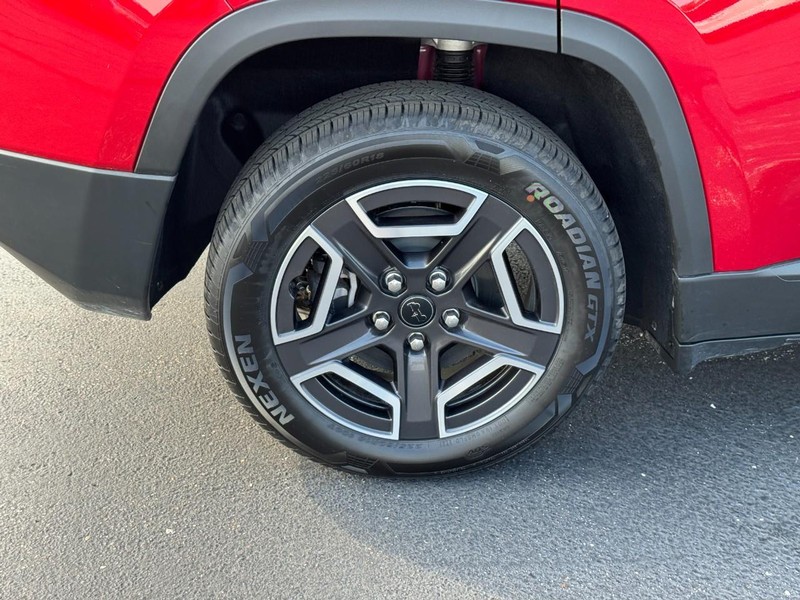 Jeep Cherokee Vehicle Full-screen Gallery Image 3